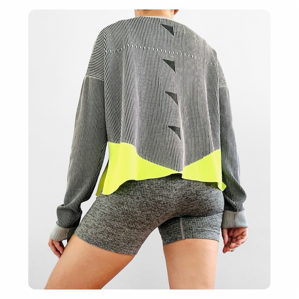 Under Amour Color Block Lightweight Sweater - image 5